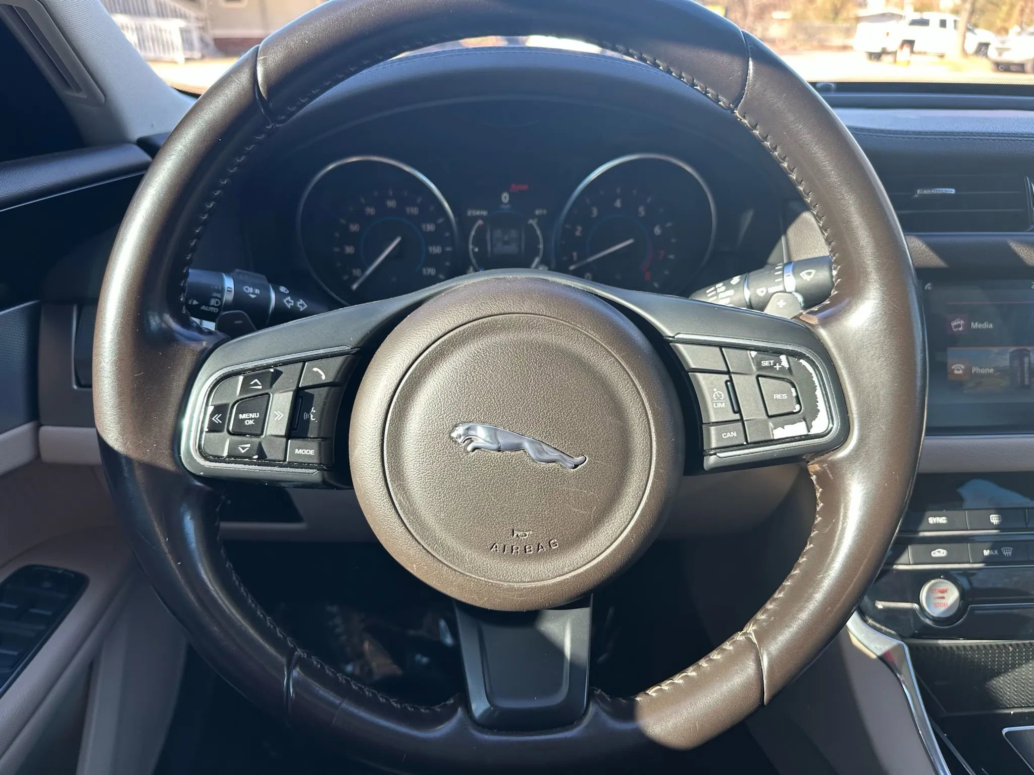 Used 2017 Jaguar XF Premium image 25