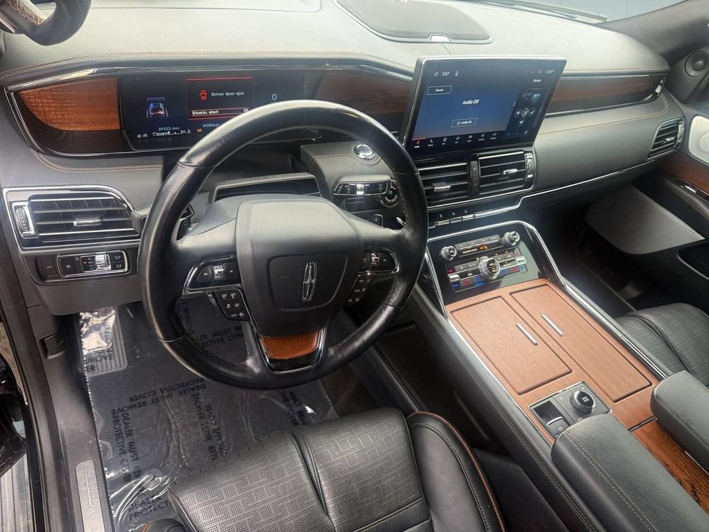 Certified 2023 Lincoln Navigator Black Label AWD/4WD image 11