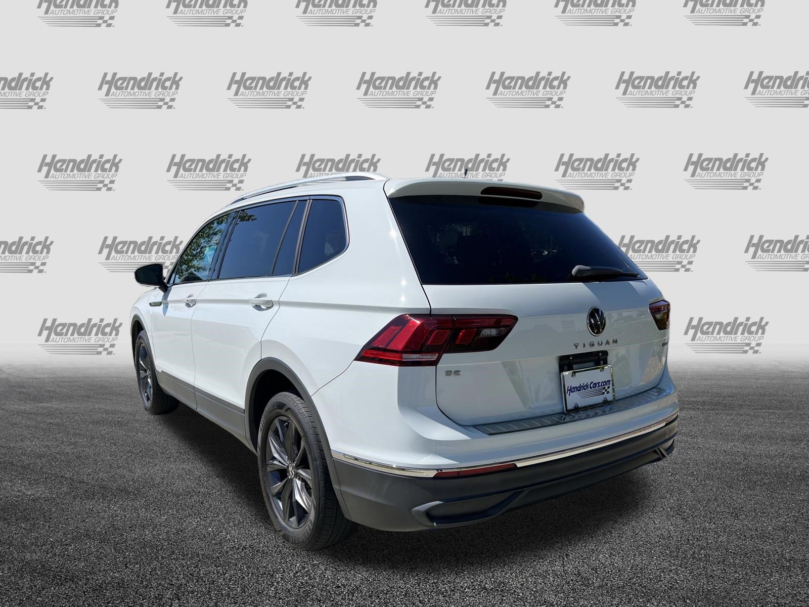 Used 2022 Volkswagen Tiguan SE w/ Panoramic Sunroof Package AWD/4WD image 8