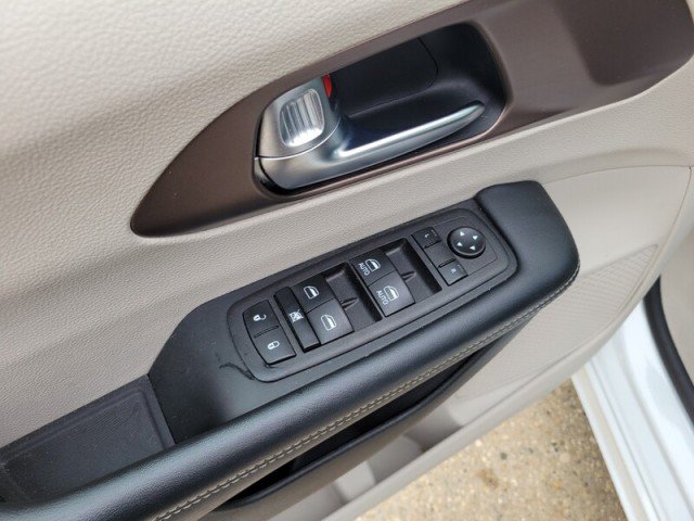 Used 2023 Chrysler Voyager LX FWD image 27