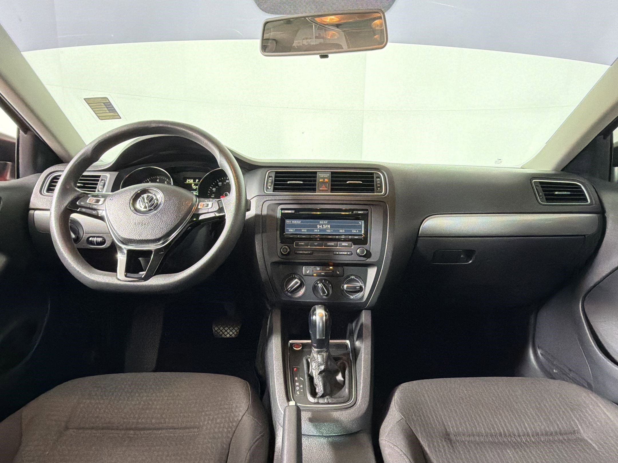 Used 2015 Volkswagen Jetta SE FWD image 14