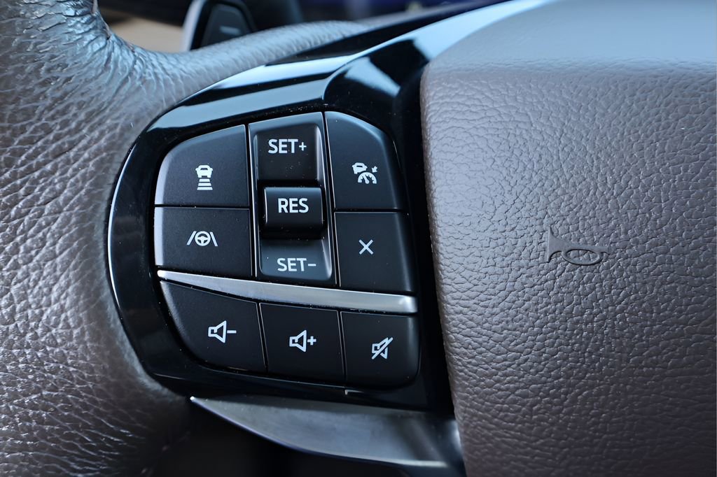 Used 2021 Ford Explorer King Ranch w/ Premium Technology Package image 21