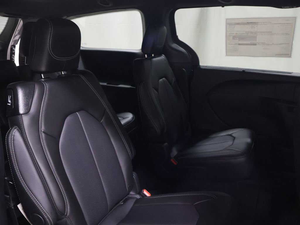 New 2027 Chrysler Pacifica Select AWD/4WD image 14
