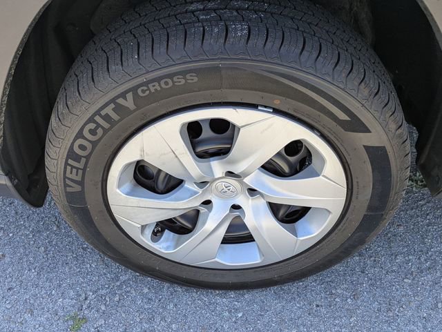 Used 2024 Toyota RAV4 LE AWD/4WD image 9