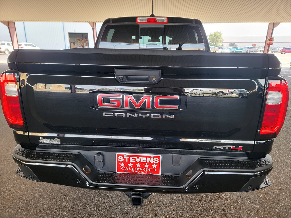 Used 2025 GMC Canyon AT4 w/ AT4 Premium Package AWD/4WD image 9
