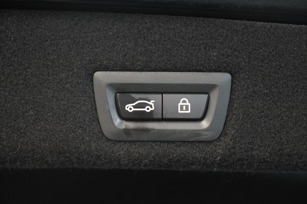 Used 2017 BMW 740i xDrive AWD/4WD image 10