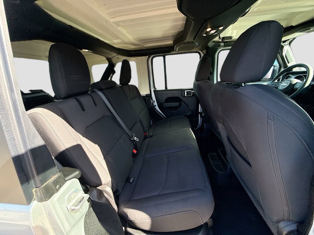 Used 2023 Jeep Wrangler Unlimited AWD/4WD image 32