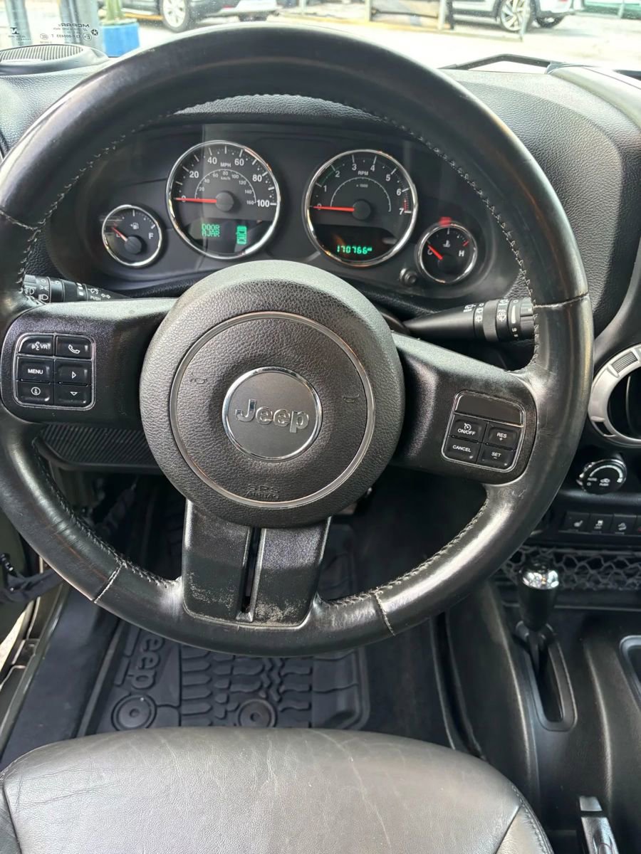 Used 2015 Jeep Wrangler Unlimited Rubicon w/ Connectivity Group image 8