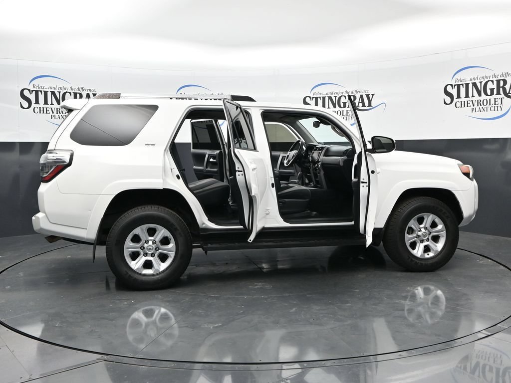 Used 2020 Toyota 4Runner SR5 AWD/4WD image 36