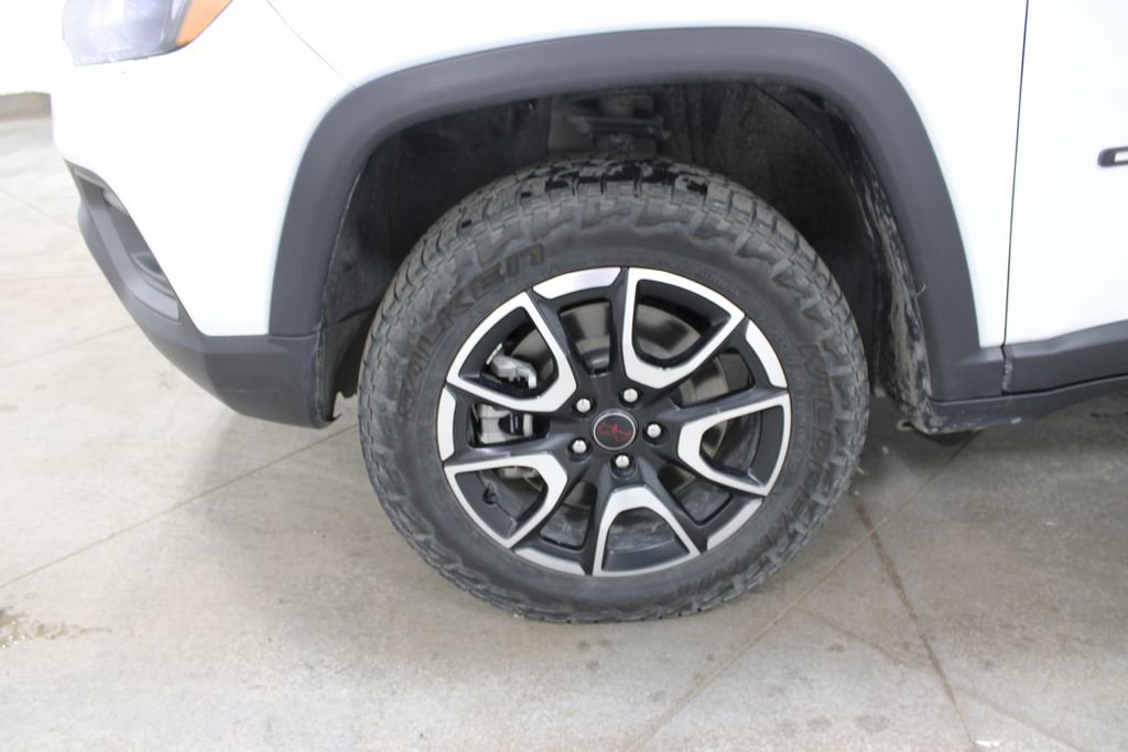 Used 2025 Jeep Compass Trailhawk AWD/4WD image 34