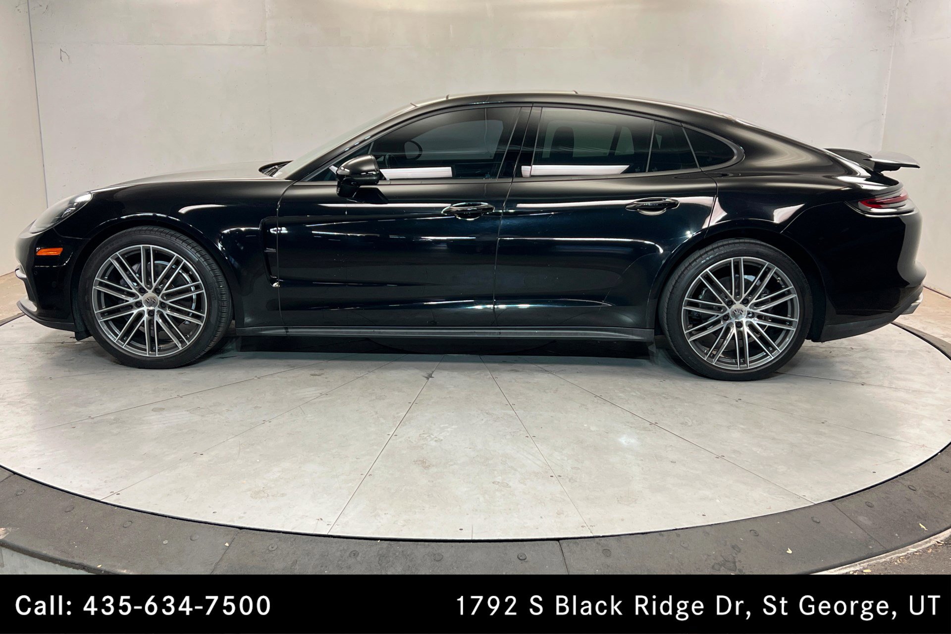 Used 2017 Porsche Panamera 4 AWD/4WD image 2