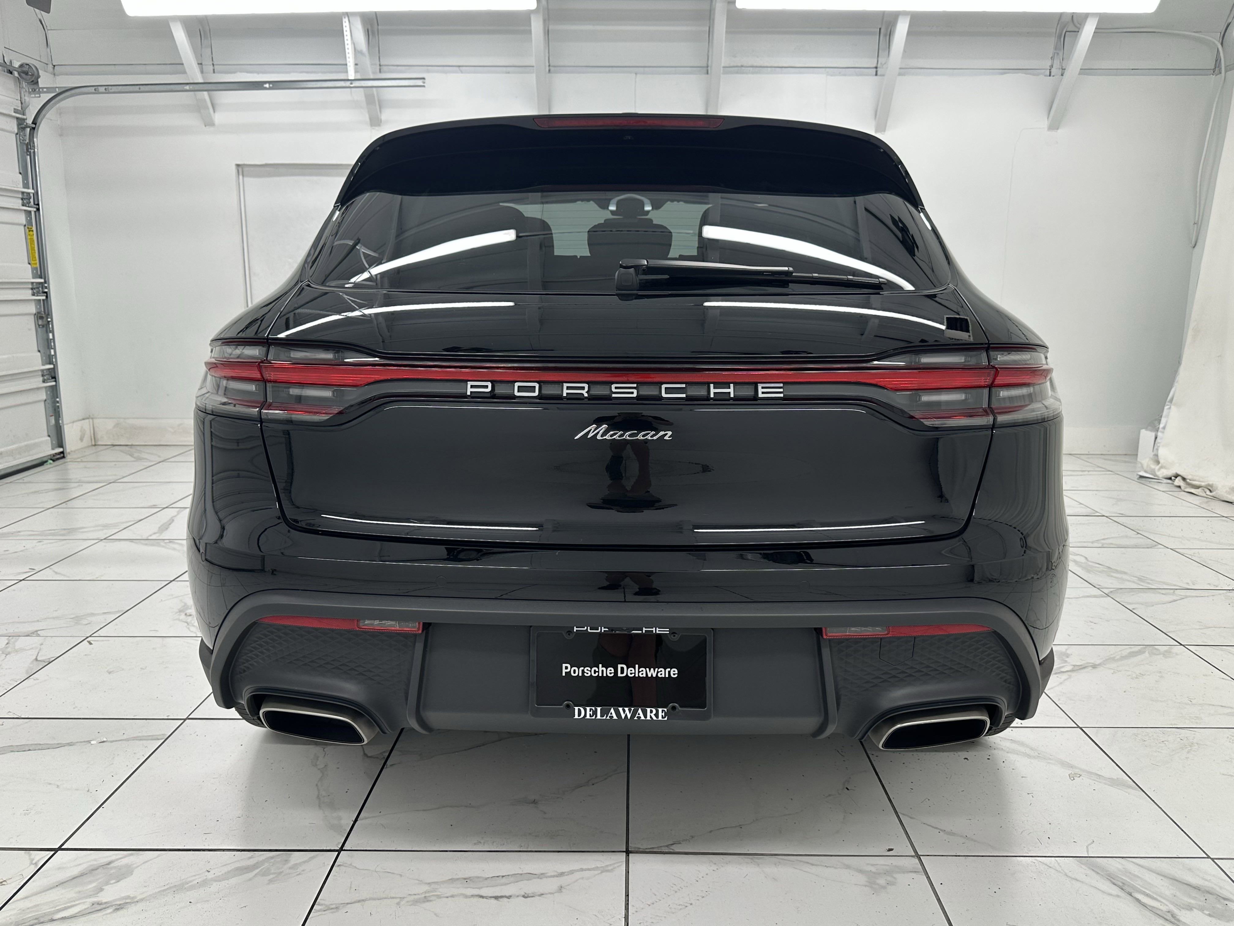 Certified 2025 Porsche Macan image 13