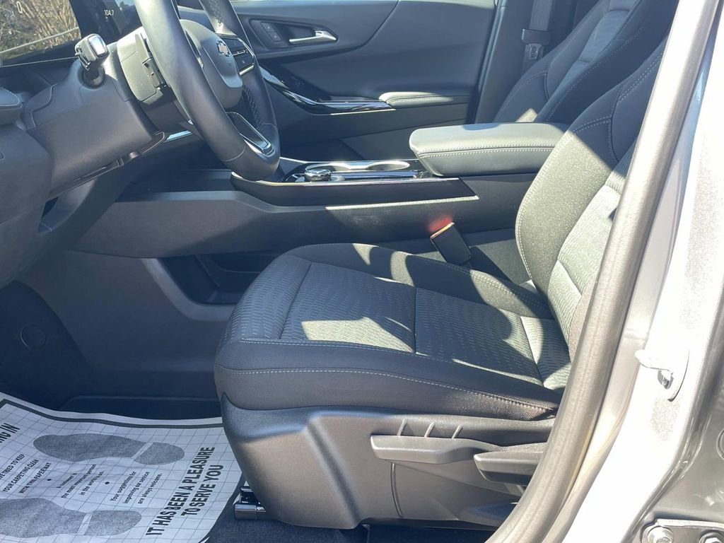 New 2026 Chevrolet Equinox LT image 16