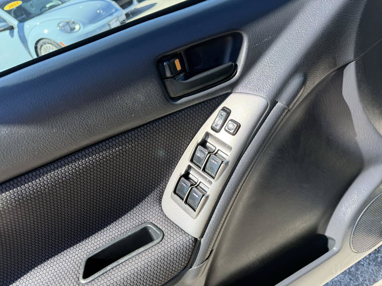 Used 2005 Pontiac Vibe w/ Power Group Value Package FWD image 12
