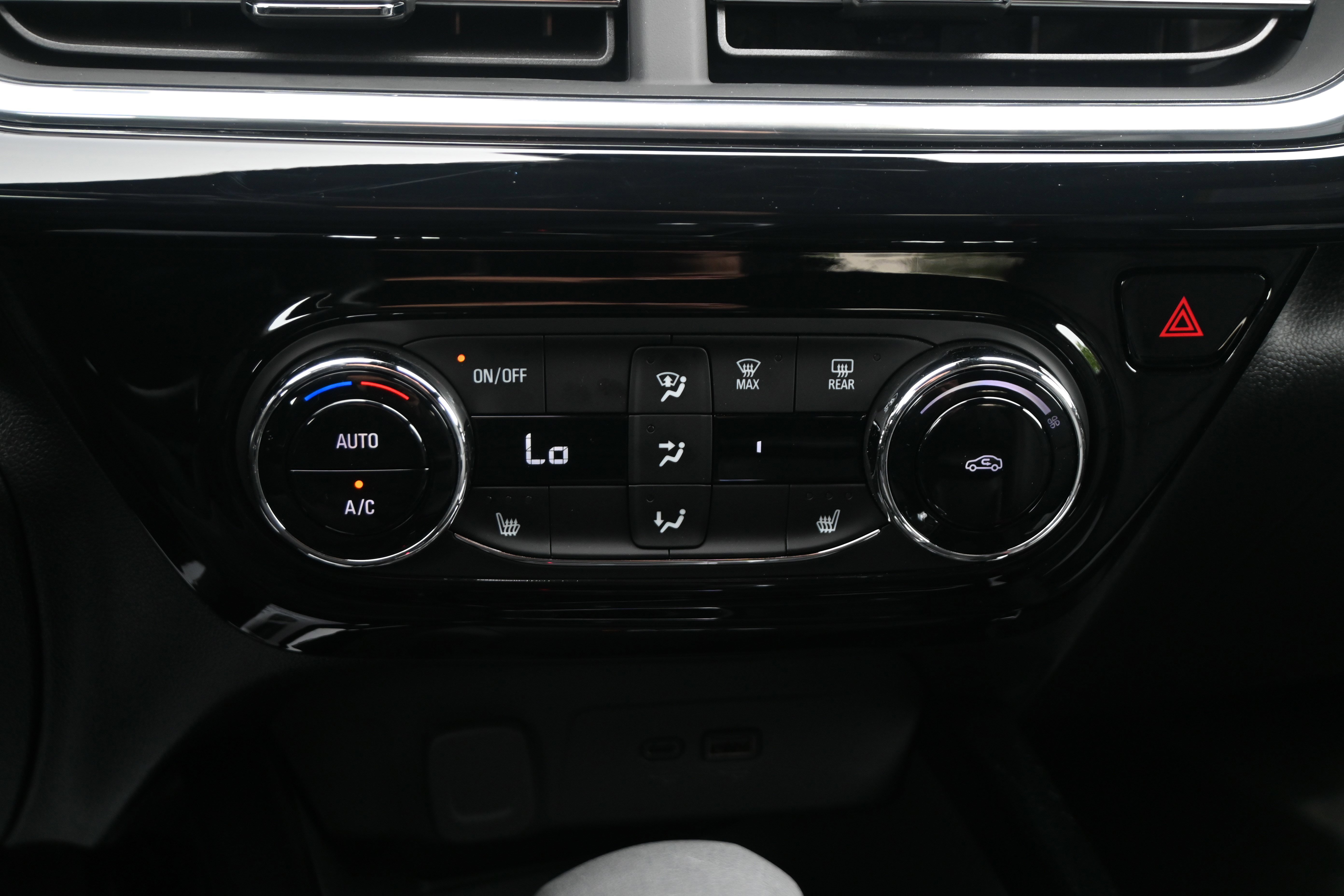 Used 2025 Chevrolet Trax RS w/ Sunroof Package image 21