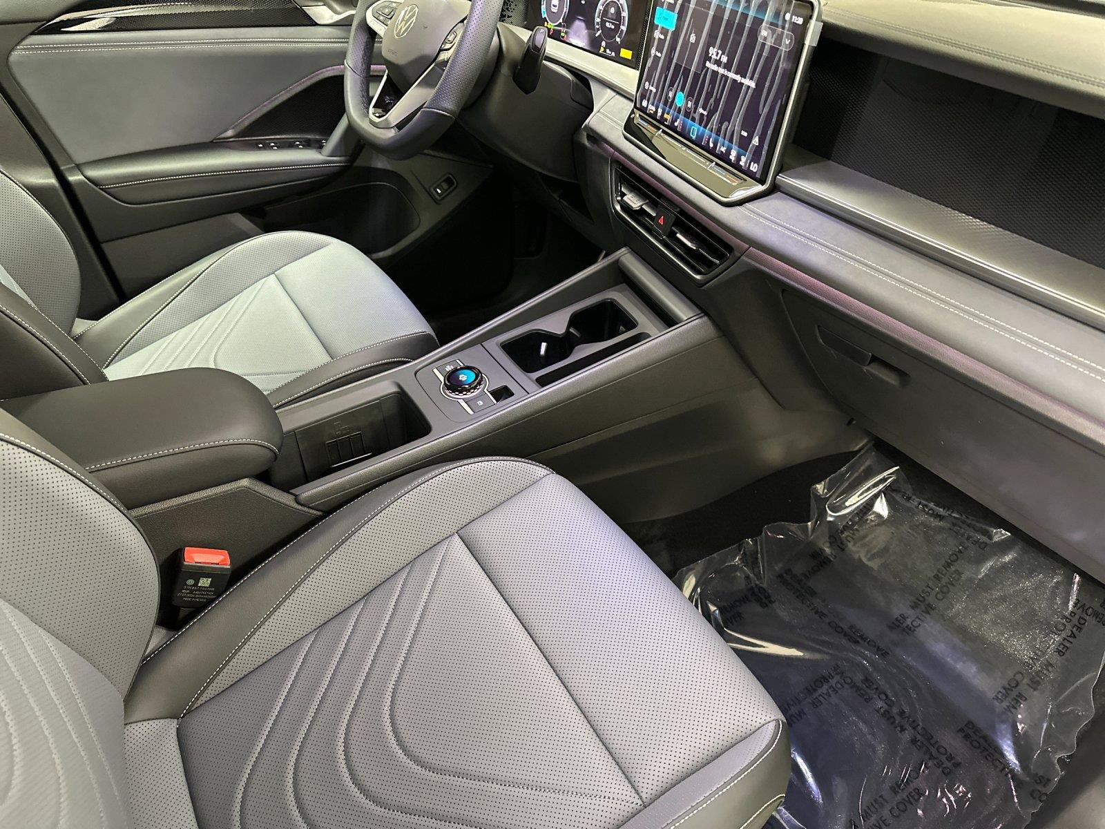New 2026 Volkswagen Tiguan SE R-Line AWD/4WD image 15