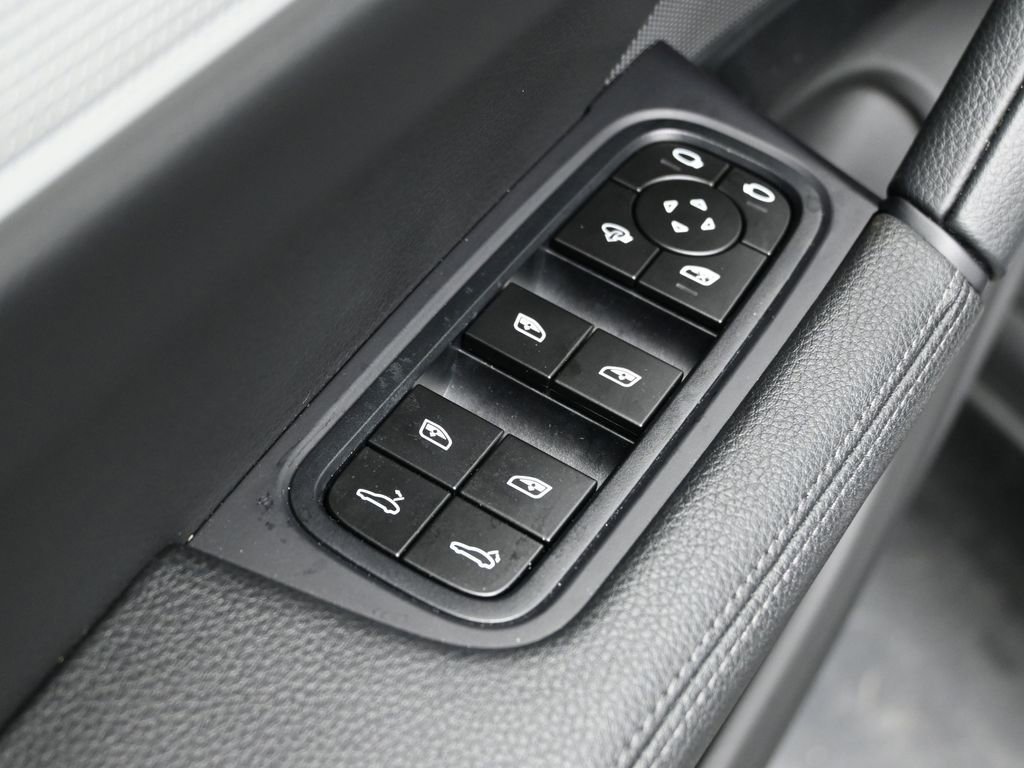 Certified 2025 Porsche Cayenne Coupe image 9