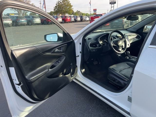 Used 2016 Chevrolet Malibu LT w/ Leather Package image 4