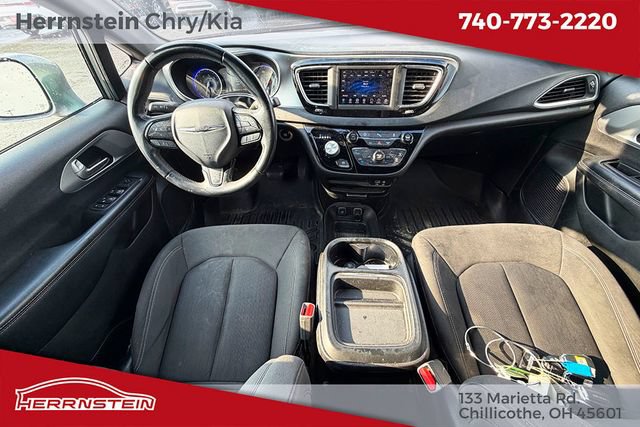 Used 2018 Chrysler Pacifica Touring Plus w/ S Appearance Package FWD image 11
