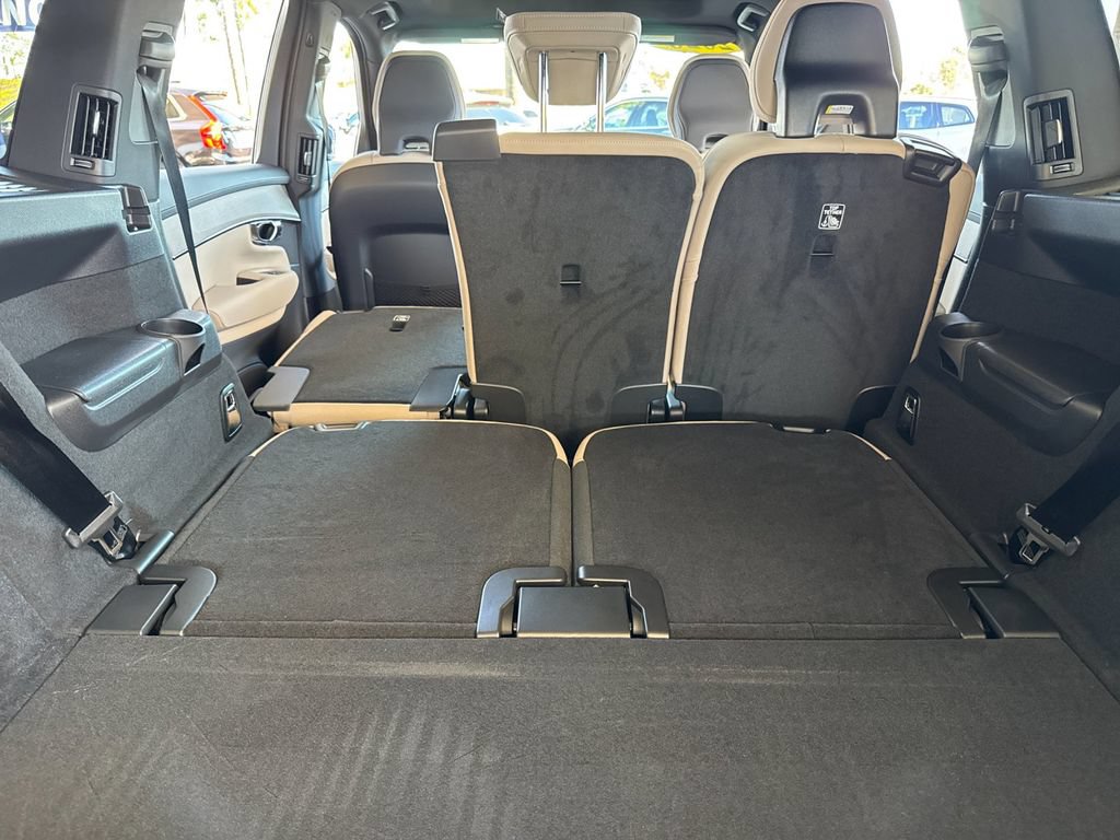 New 2026 Volvo XC90 B6 Plus w/ Protection Package Premier AWD/4WD image 15