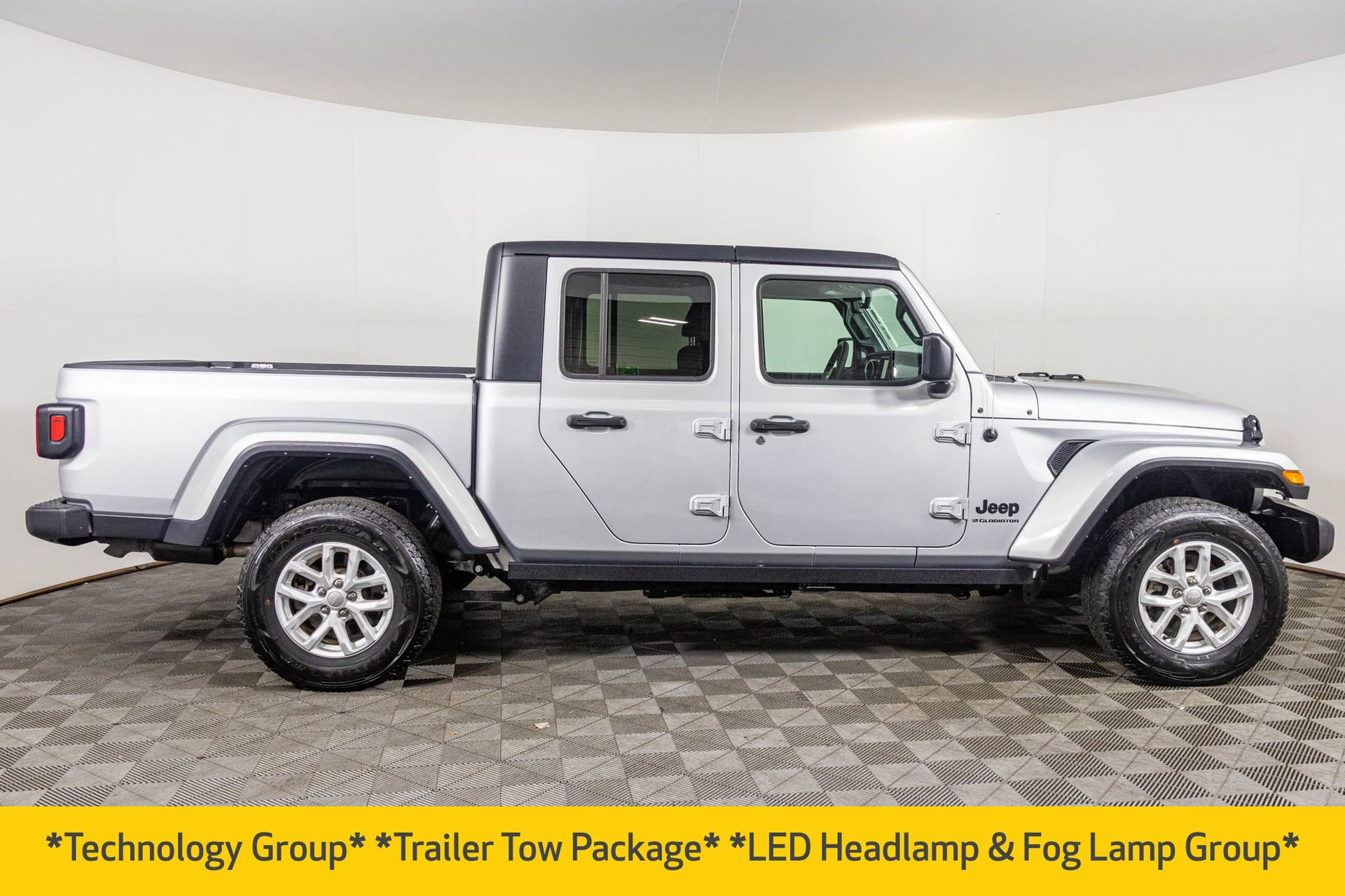 Used 2023 Jeep Gladiator Sport image 9