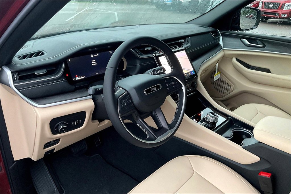 New 2025 Jeep Grand Cherokee Limited image 6