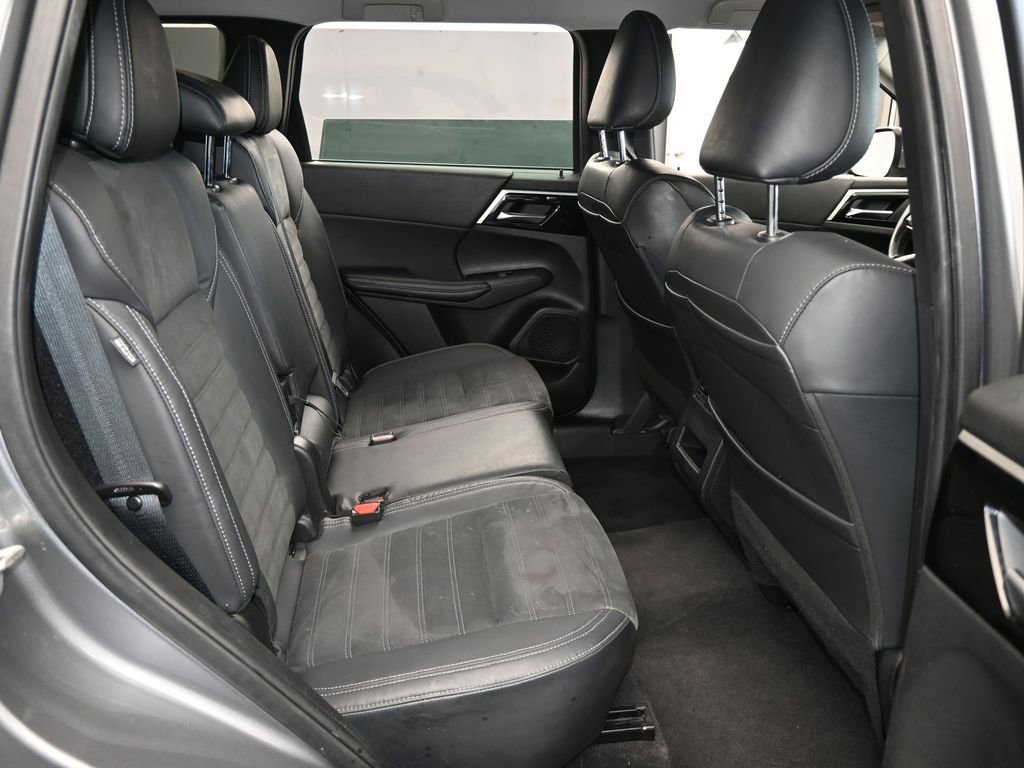 Used 2022 Mitsubishi Outlander SE image 43