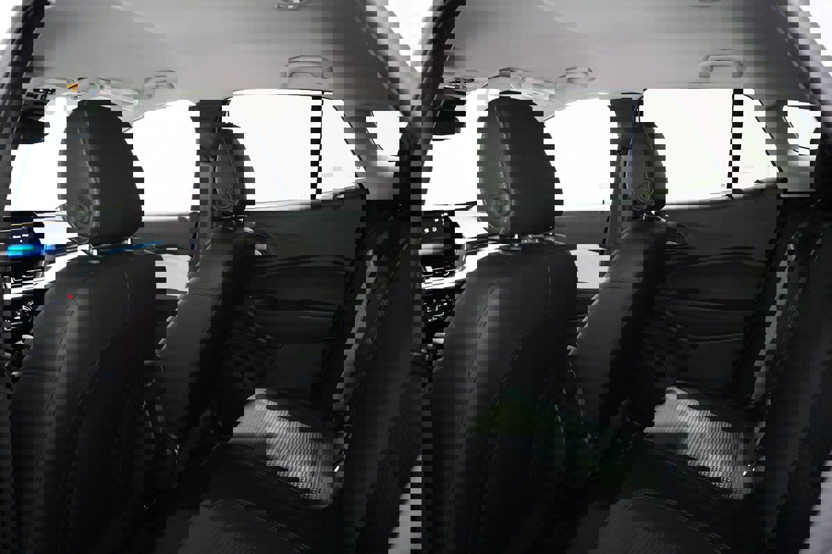 Used 2025 Chevrolet Trax LT w/ LT Convenience Package FWD image 17