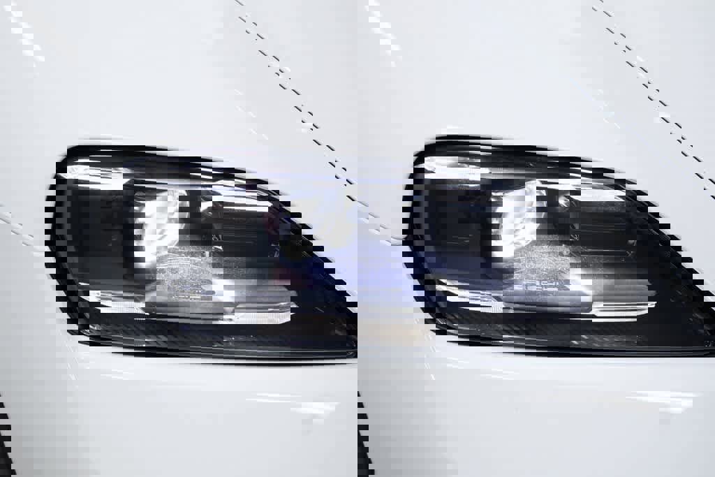 Certified 2025 Porsche Taycan 4S image 32