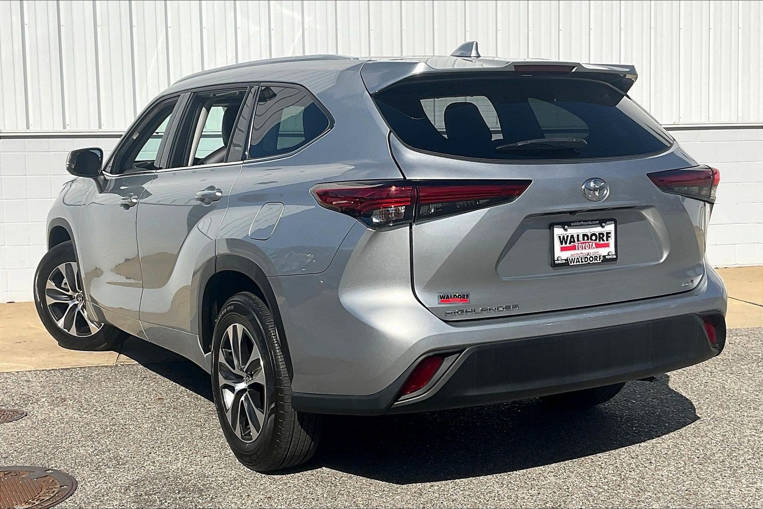 Used 2022 Toyota Highlander XLE FWD image 11