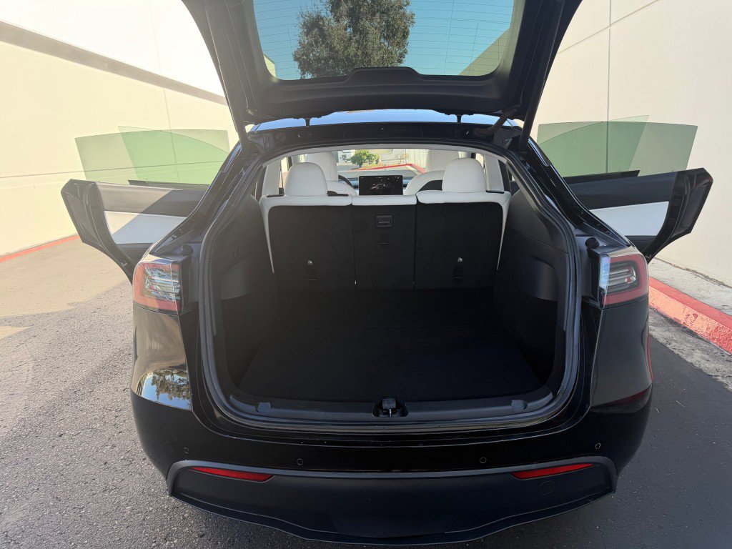 Used 2022 Tesla Model Y Long Range AWD/4WD image 16