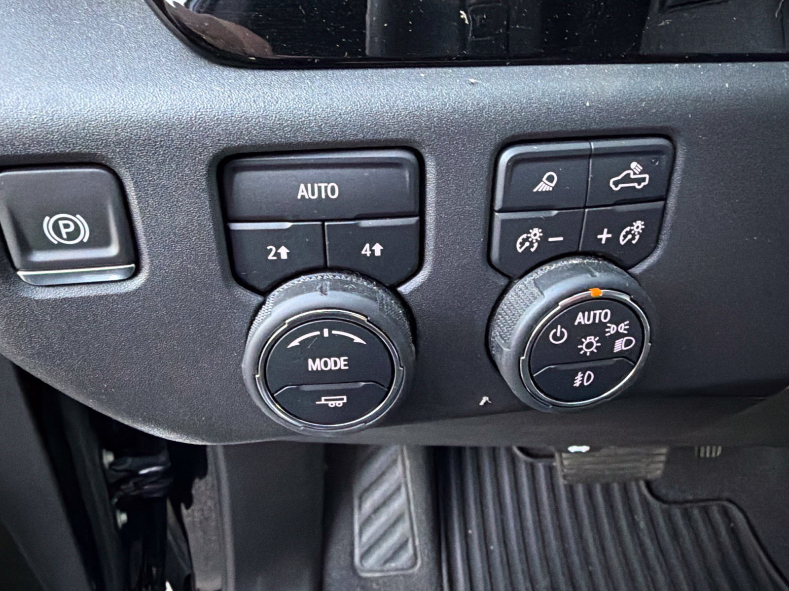 Used 2024 Chevrolet Silverado 1500 LTZ AWD/4WD image 17