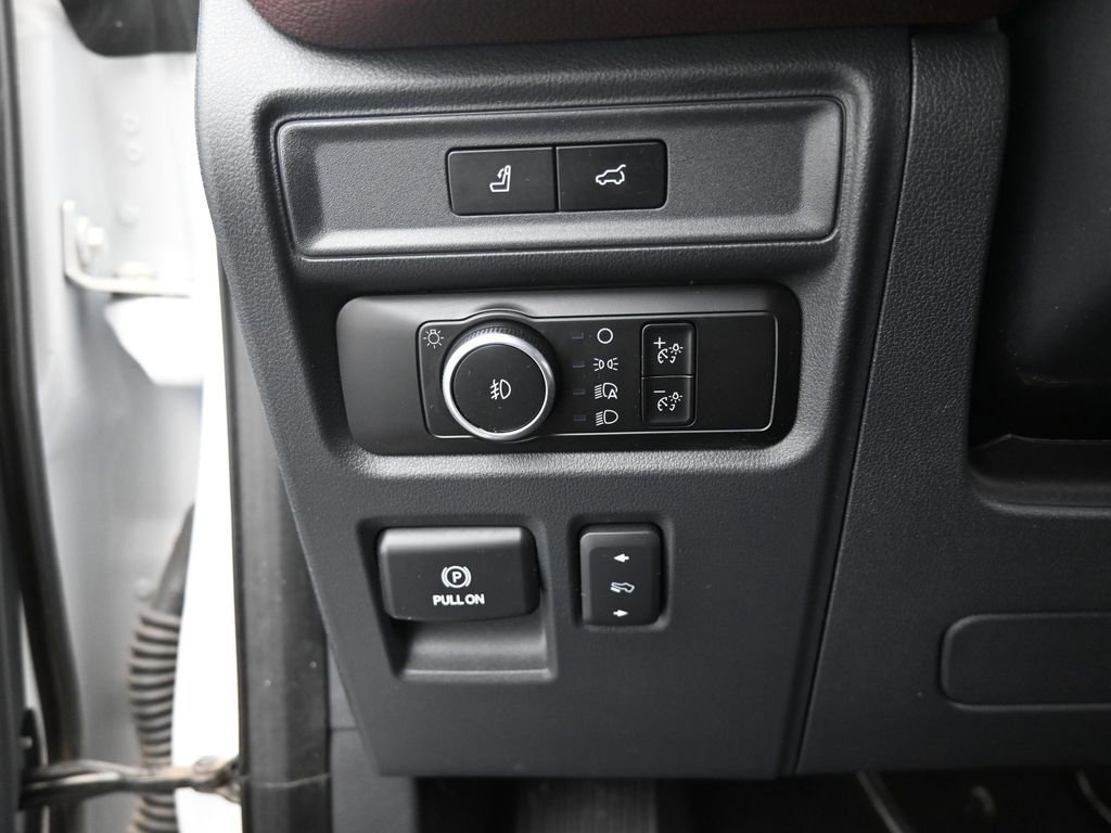 Used 2024 Ford Expedition Limited image 12