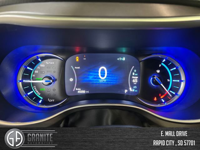 Used 2024 Chrysler Pacifica Select image 15