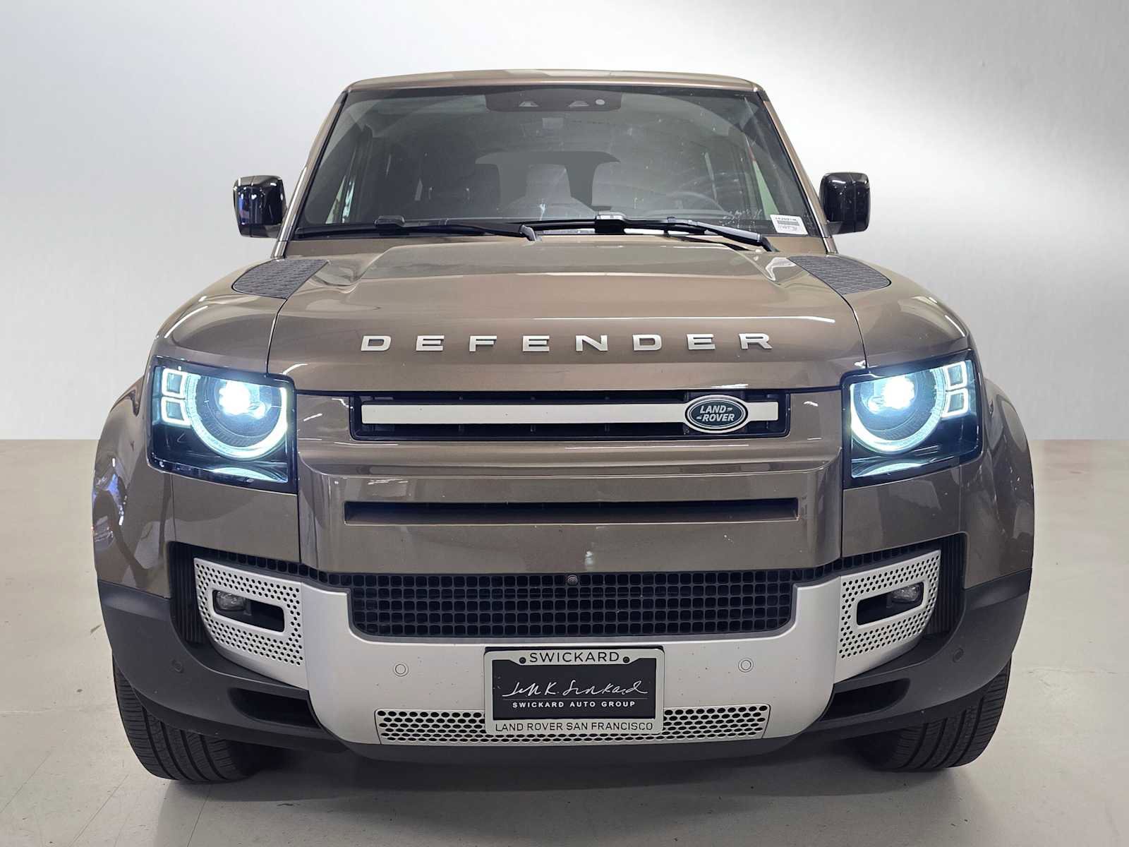 Used 2025 Land Rover Defender 130 S image 8