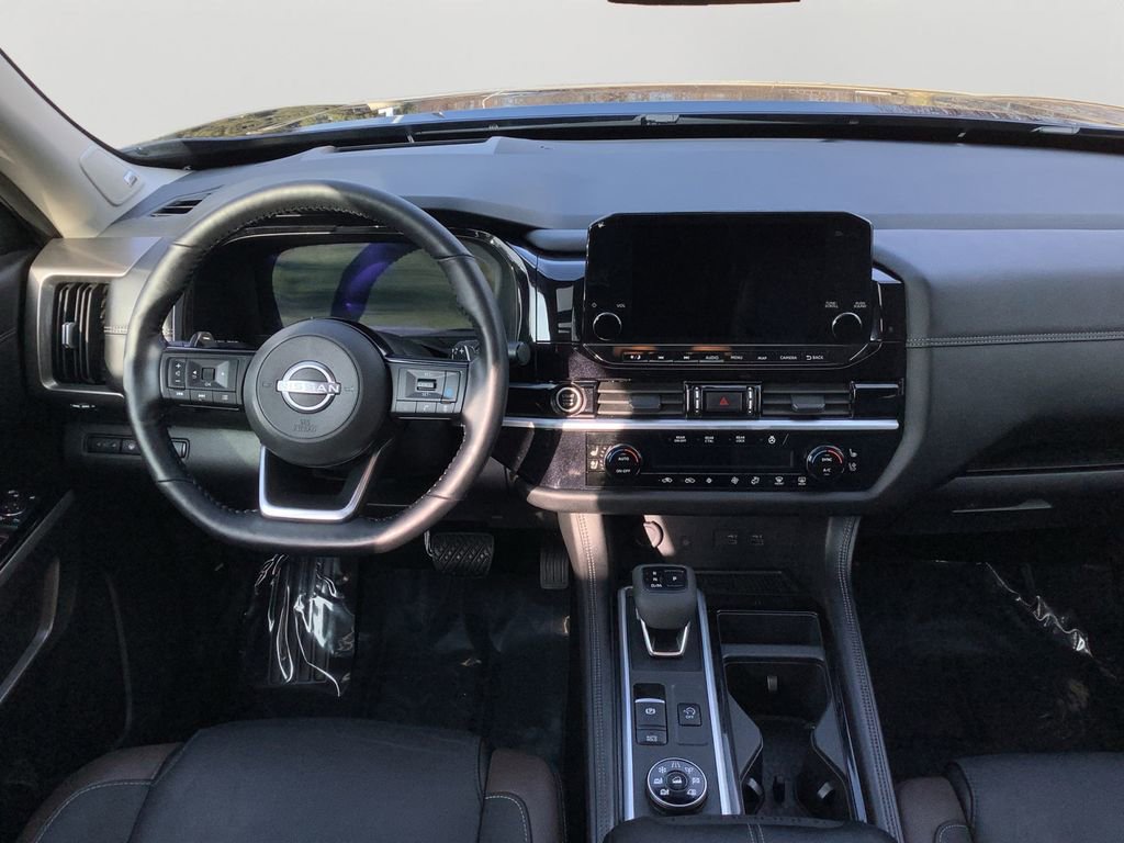 Used 2024 Nissan Pathfinder Platinum w/ Cargo Package image 17