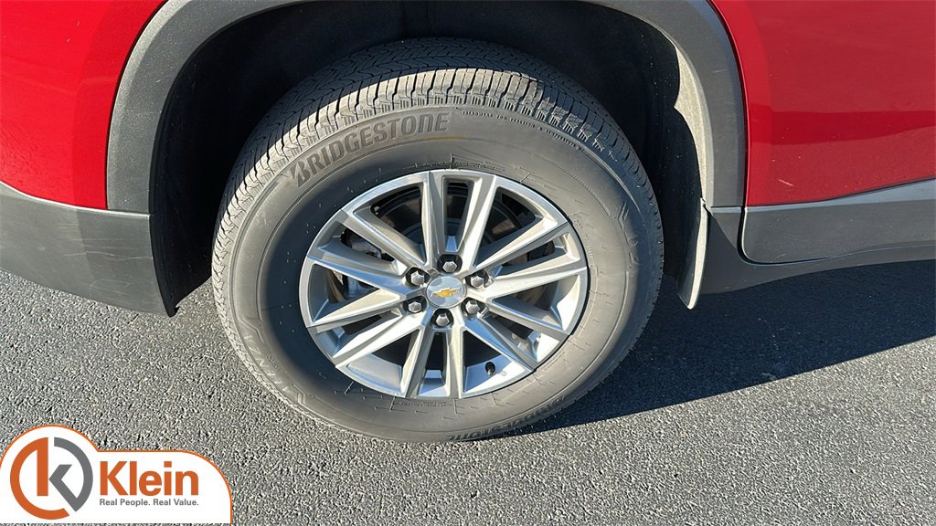 Used 2023 Chevrolet Traverse LT image 9