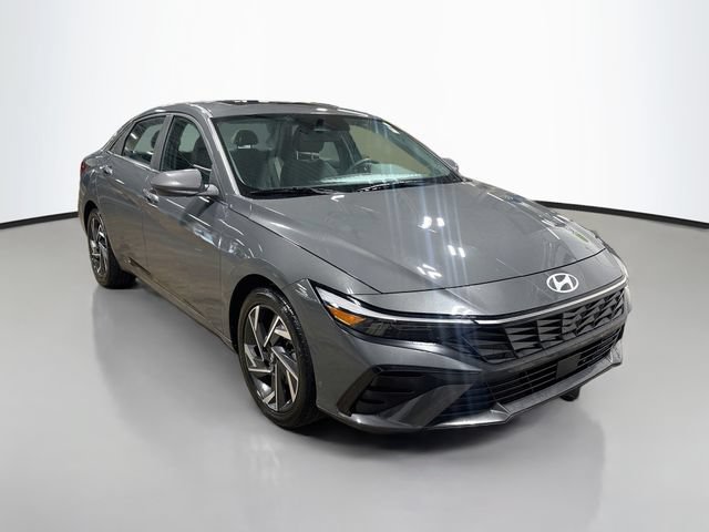 Used 2024 Hyundai Elantra SEL w/ Convenience Package FWD image 3