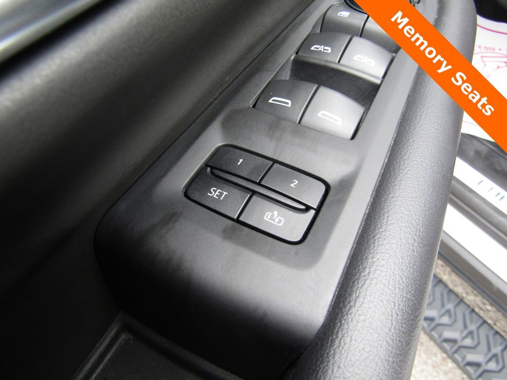 Used 2023 Chevrolet Tahoe Z71 w/ Luxury Package AWD/4WD image 6