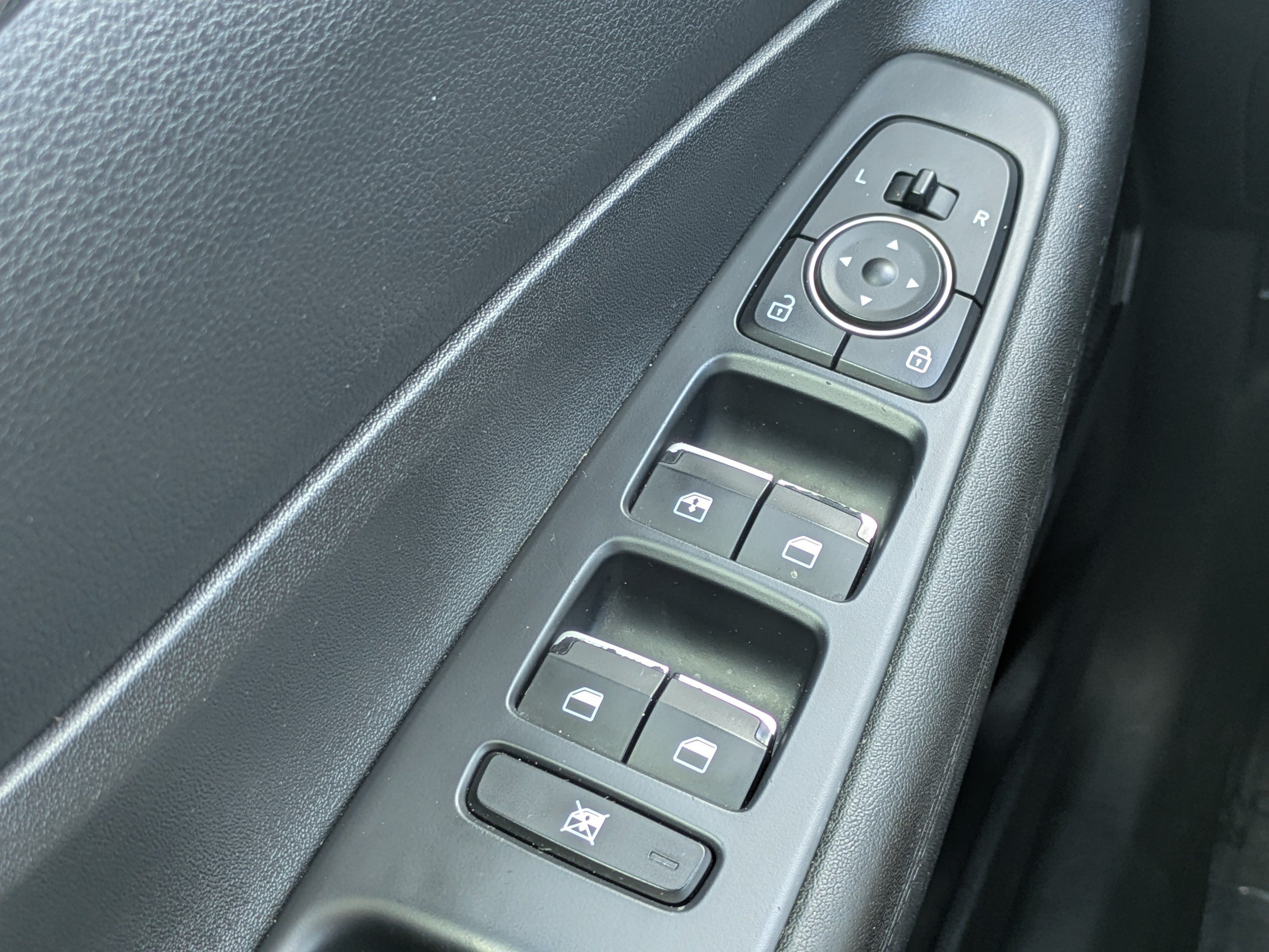 Used 2020 Hyundai Santa Fe SE FWD image 19