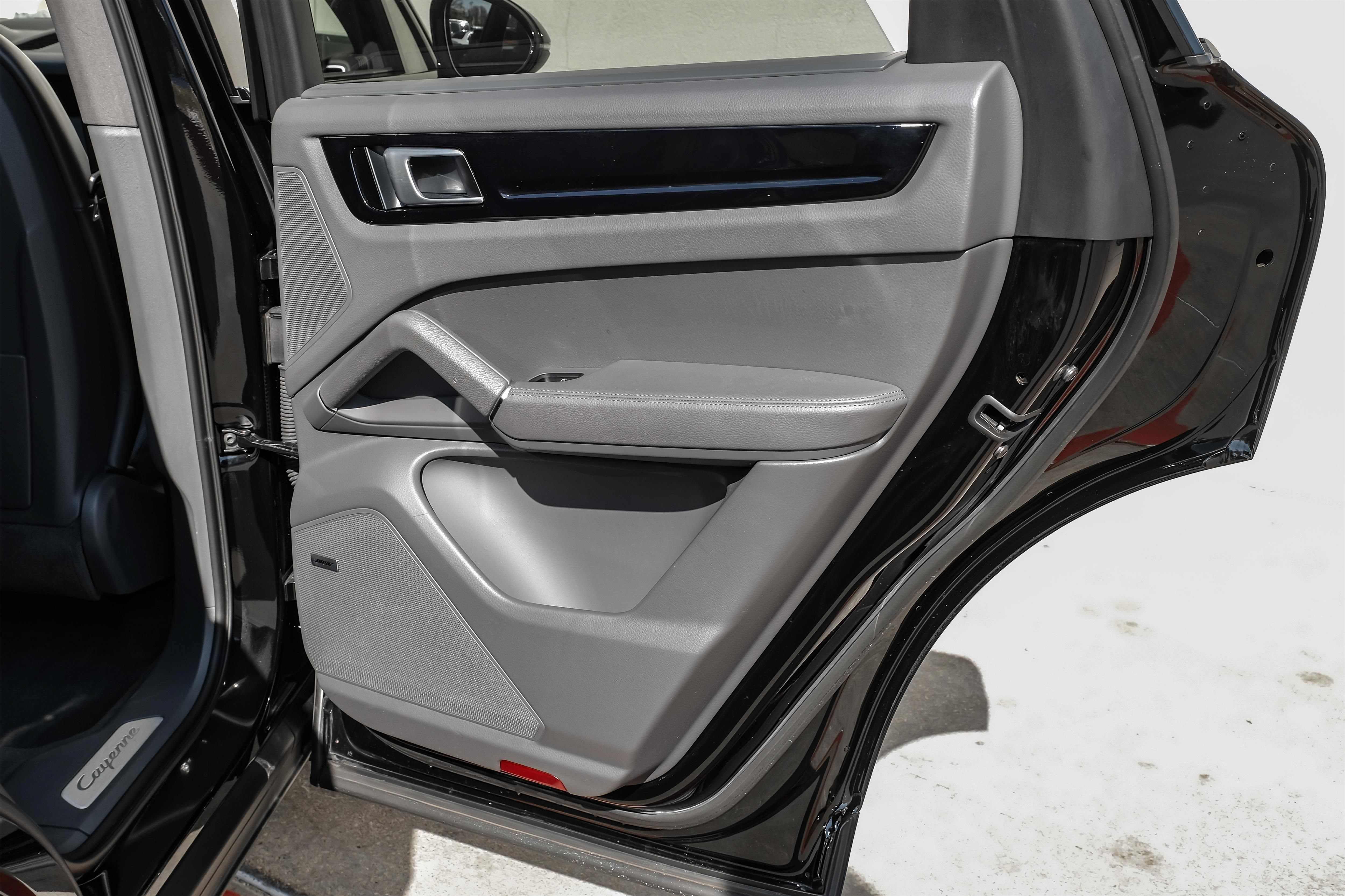 Used 2019 Porsche Cayenne AWD/4WD image 46