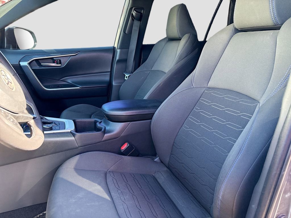 Used 2023 Toyota RAV4 SE image 19