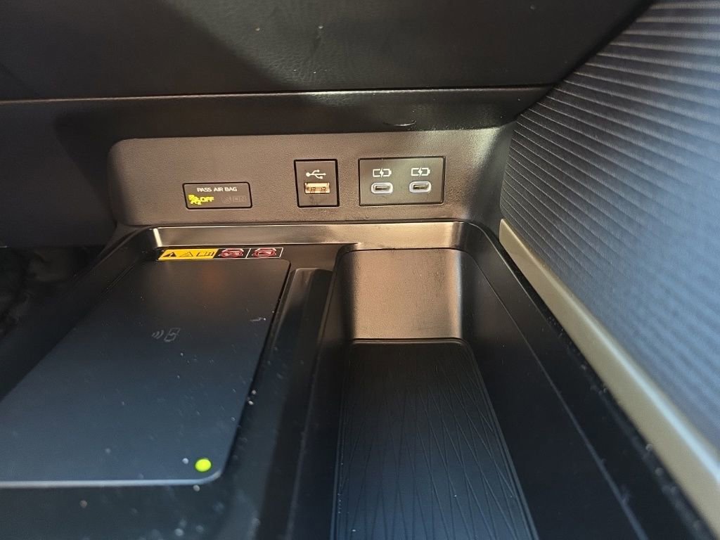 Used 2025 Toyota Camry SE w/ Convenience Package image 28