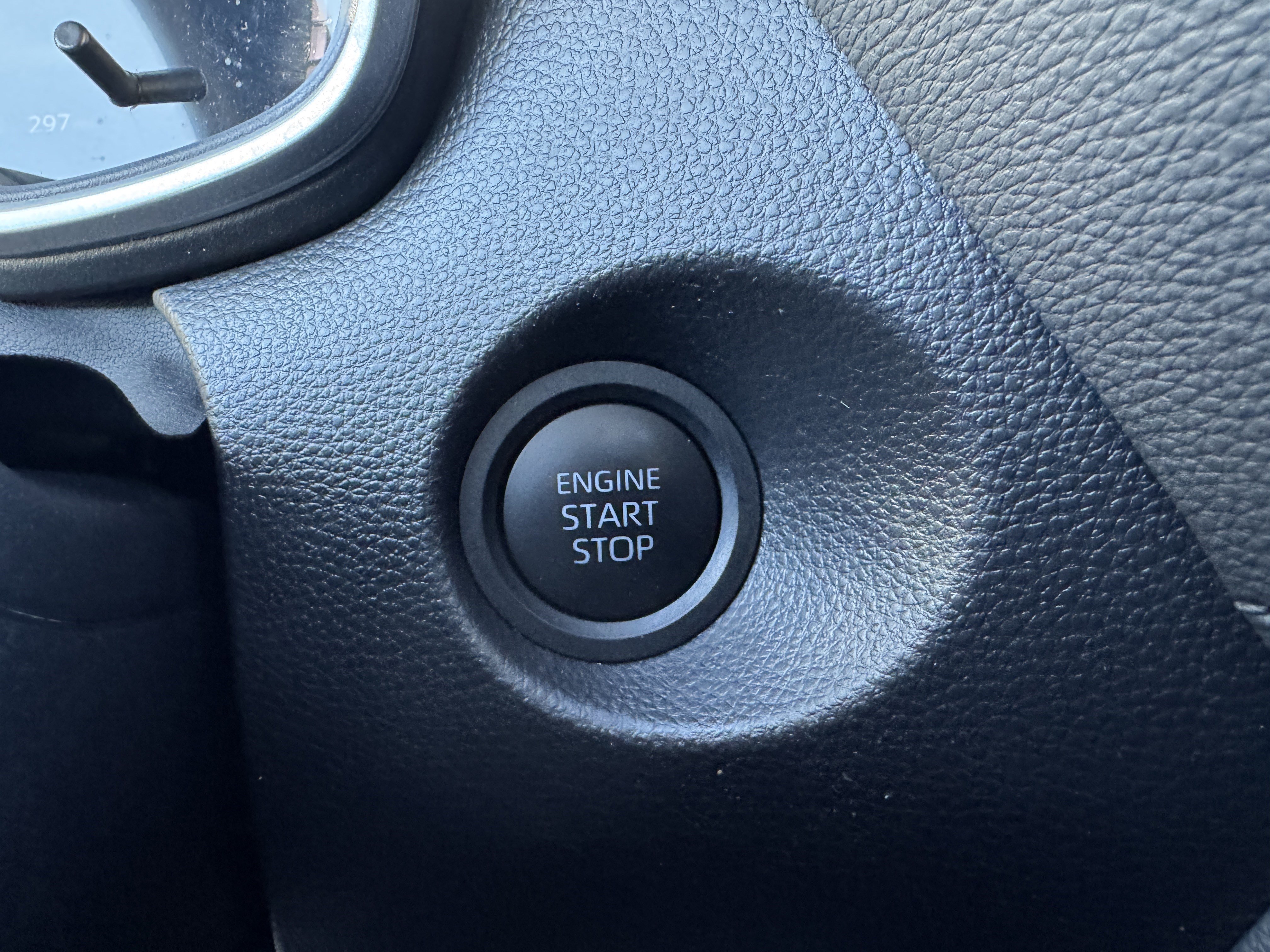 Used 2024 Toyota Corolla Cross XLE image 29