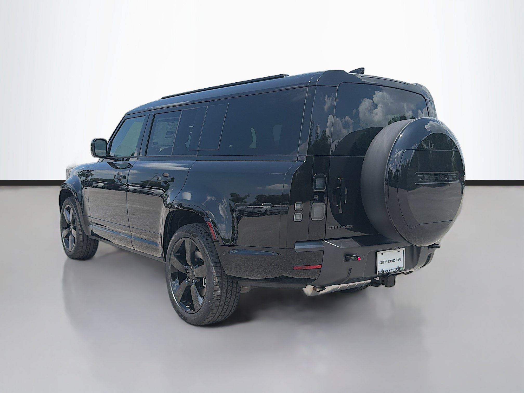 New 2026 Land Rover Defender 130 X-Dynamic SE AWD/4WD image 3