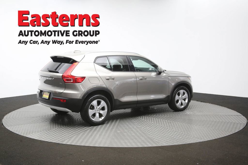 Used 2022 Volvo XC40 T4 Momentum FWD image 43