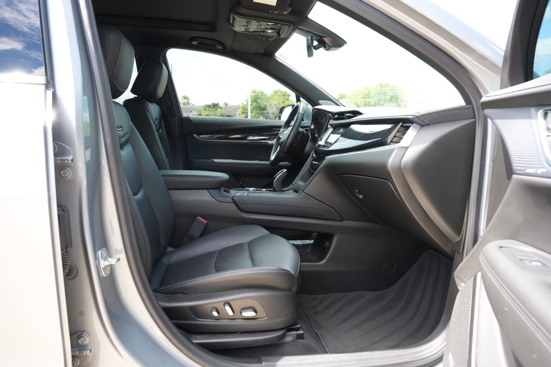 Certified 2024 Cadillac XT6 Premium Luxury FWD image 28