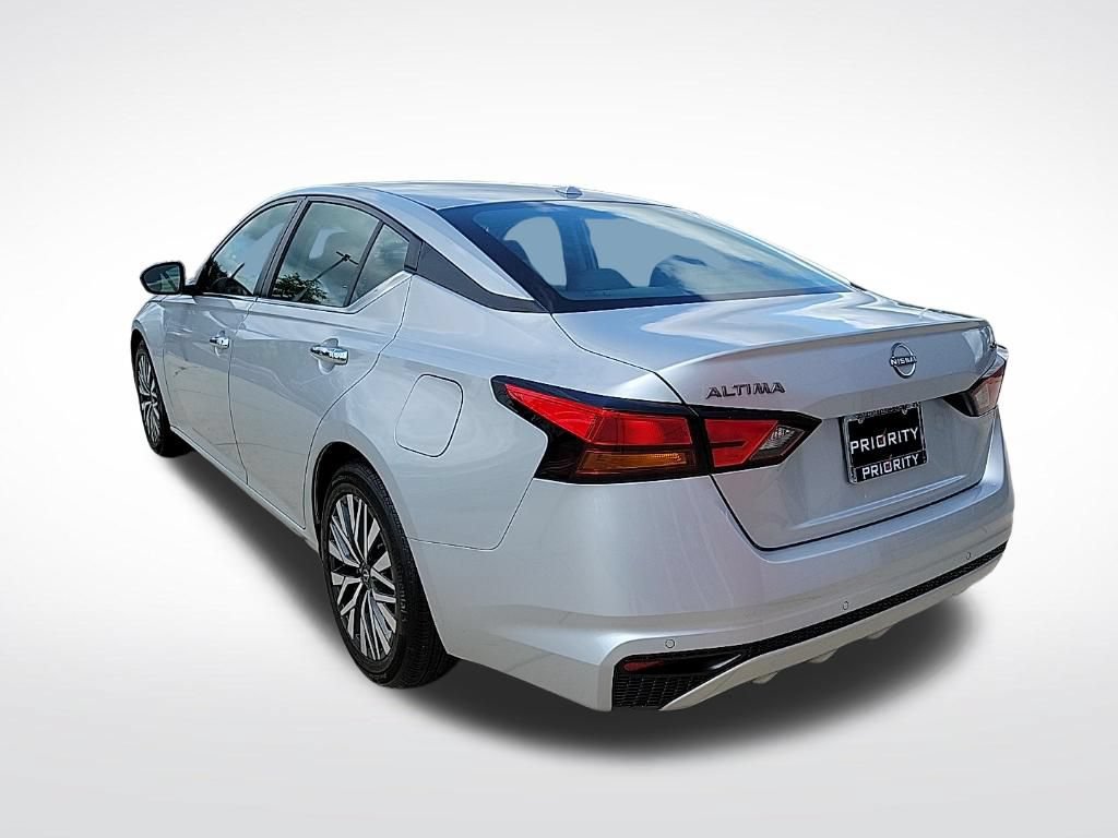 Used 2024 Nissan Altima 2.5 SV FWD image 3