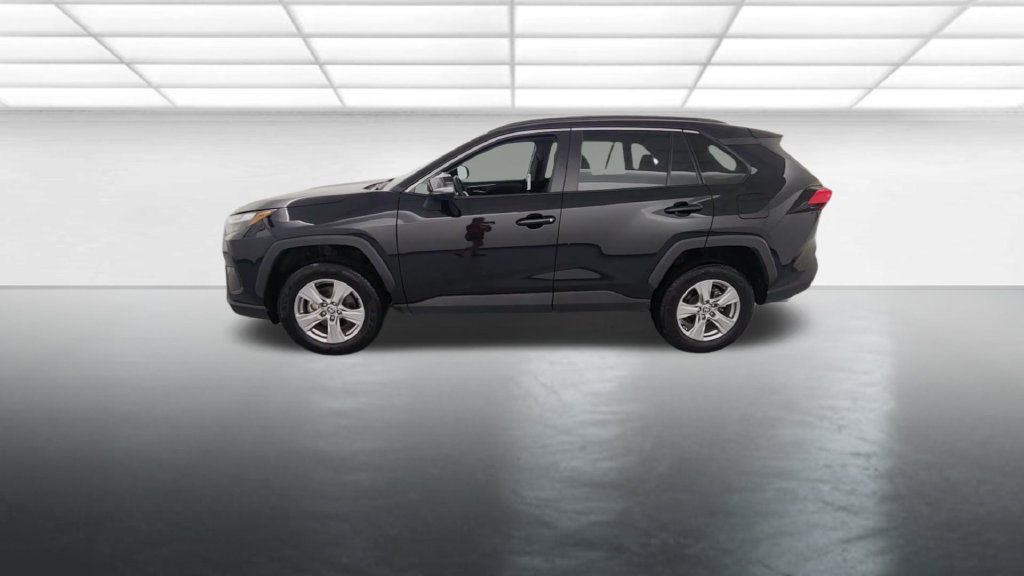 Used 2024 Toyota RAV4 XLE FWD image 3
