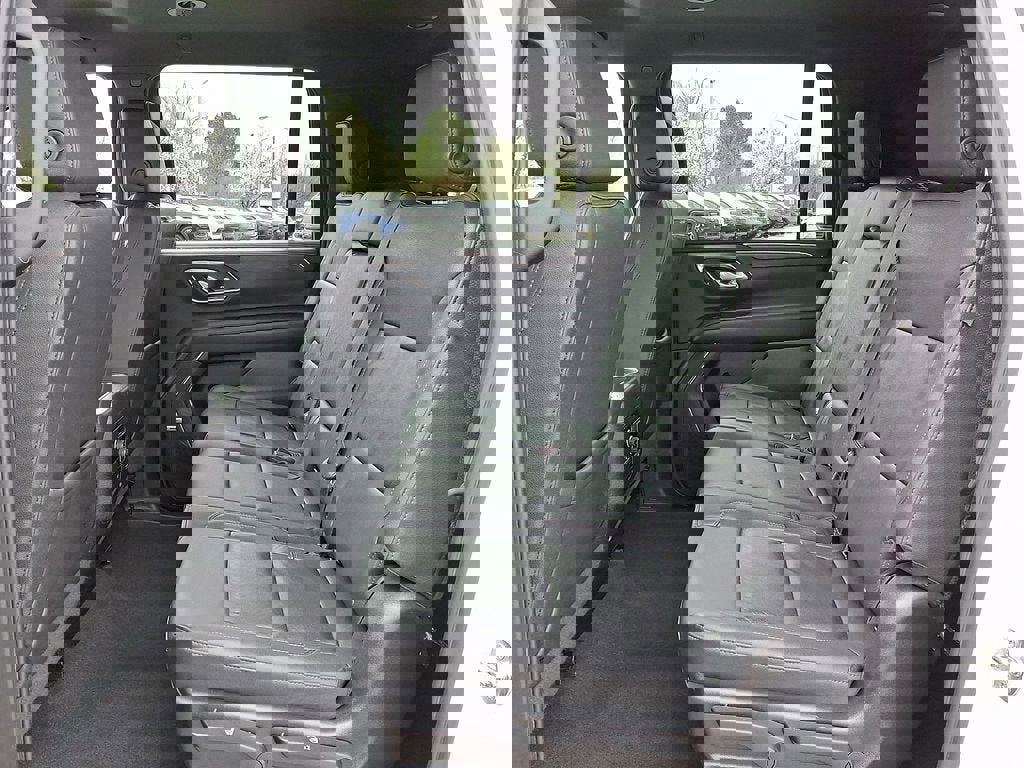 Used 2022 Chevrolet Suburban LT AWD/4WD image 10